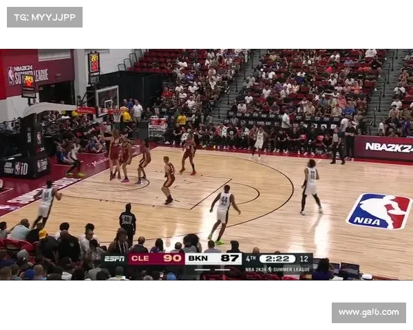 NBA强行快攻战术解析:突破防线与快速转换的制胜秘诀 NBA强行快攻战术解析:突破防线与快速转换的制胜秘诀